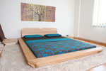 Кровать из дерева в японском стиле